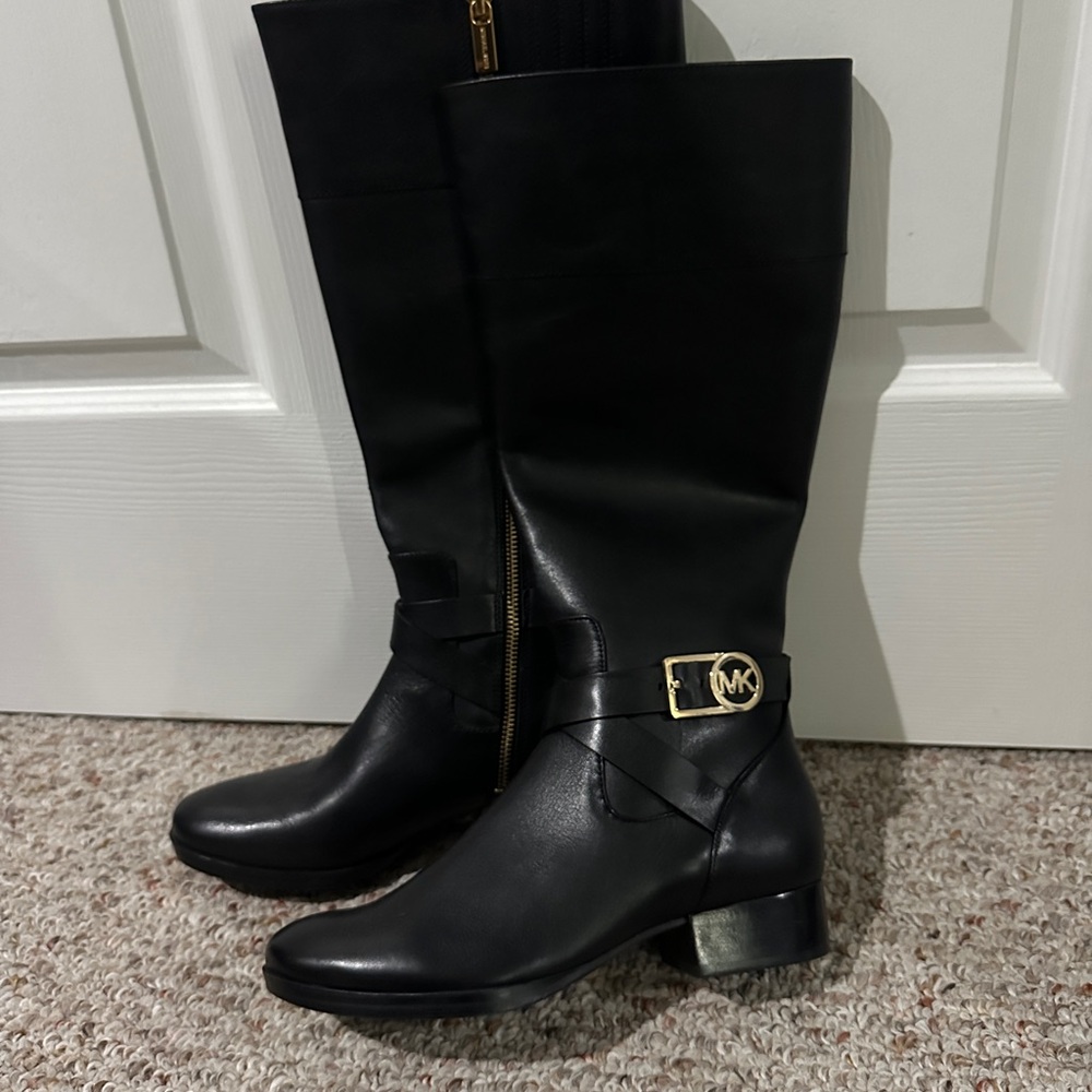 NWOT Michael Kors Black Leather Women's Boots Size 7 - Picture 3 of 5